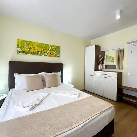 Luxury Apartmemts דירה *