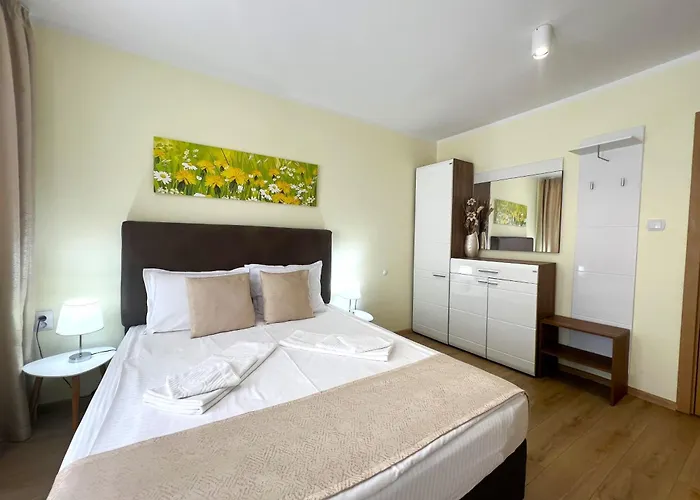 Luxury Apartmemts דירה *